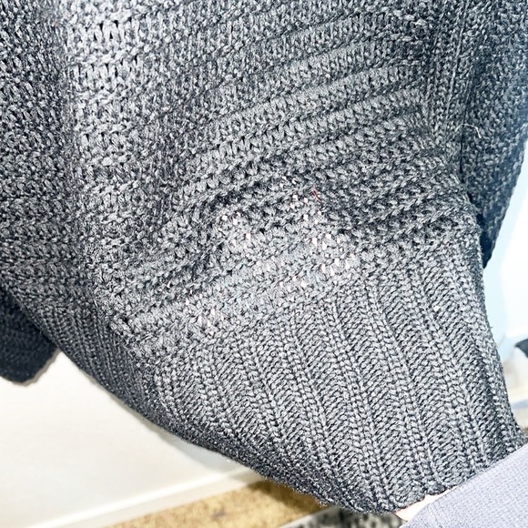 Ariat Oversized Acrylic Knit Short Sleeve Black Scoop Neck Poncho - Picture 3 of 11